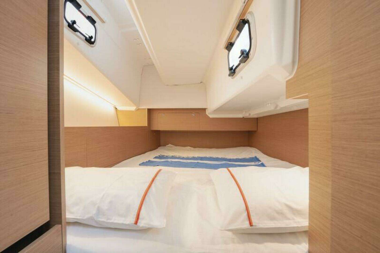 2027 Jeanneau Sun Odyssey 350 - Image 16