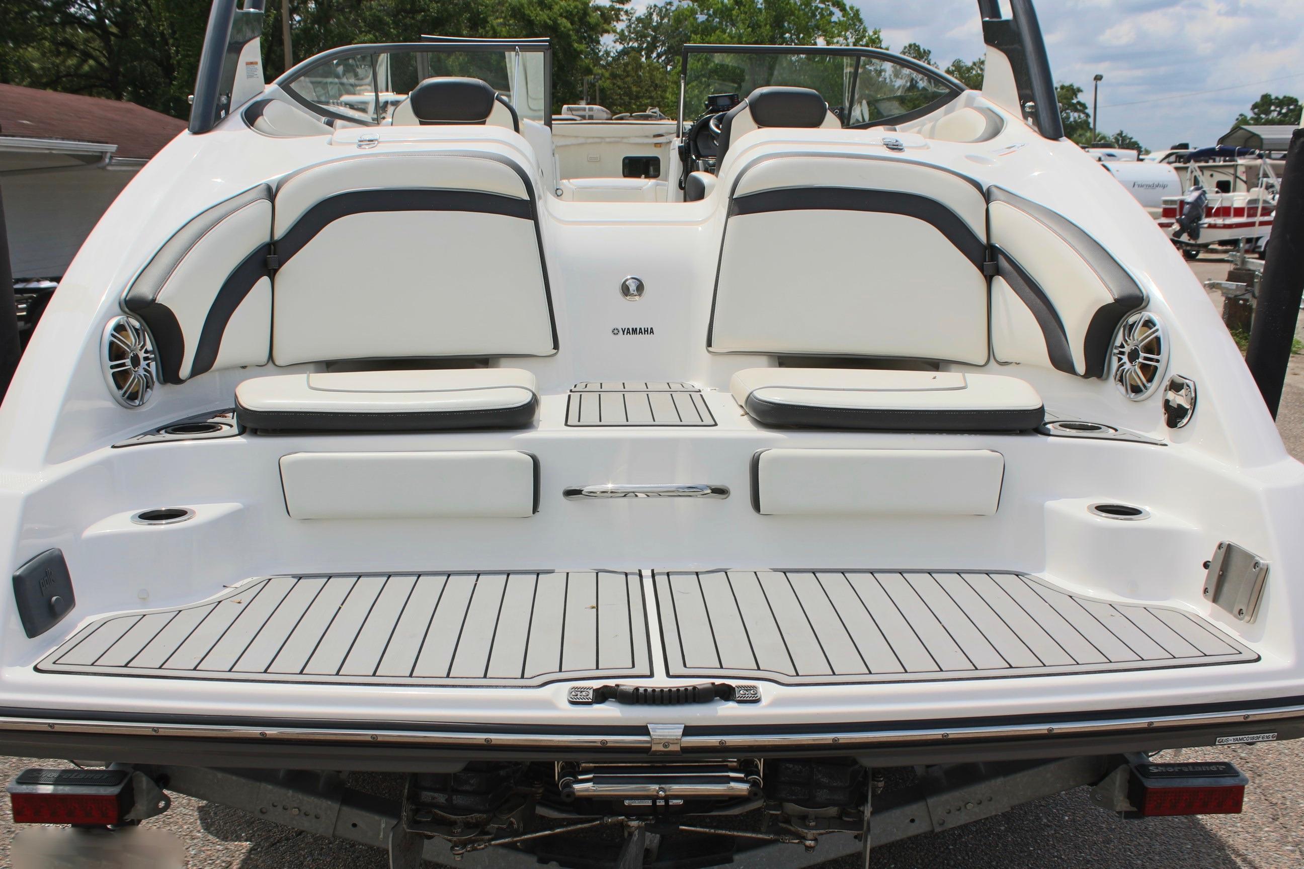 2016 Yamaha Boats 242 Limited S, rear view with seating and swim platform.