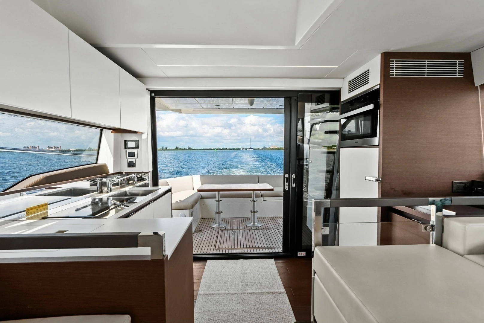 2020 Prestige 460 Flybridge - Image 30