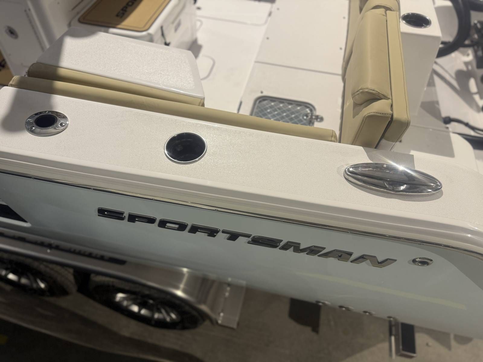 2026 Sportsman Heritage 261 Center Console - 17