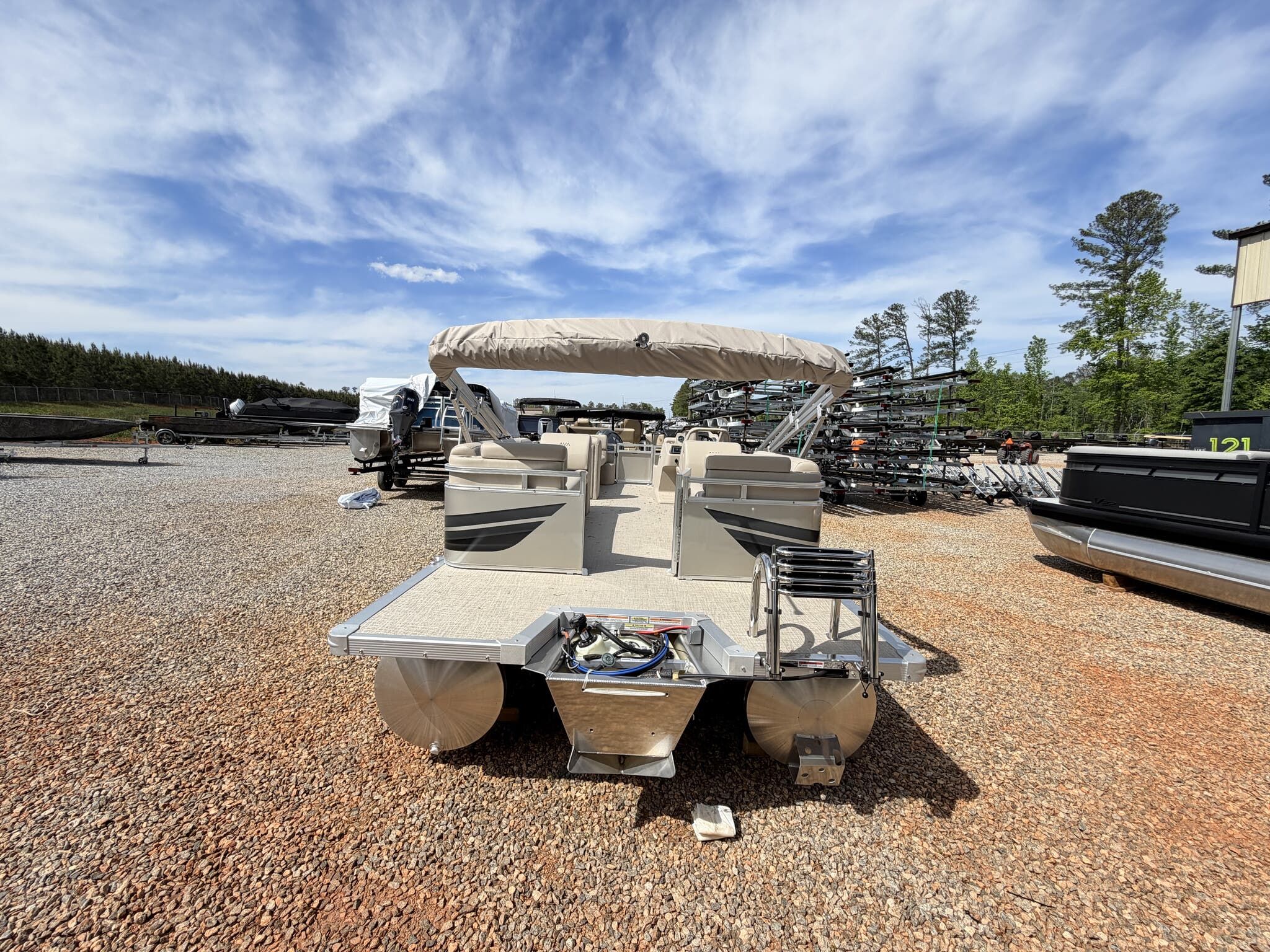 2026 Avalon VLS 21 QUAD LOUNGER-115HP - 3