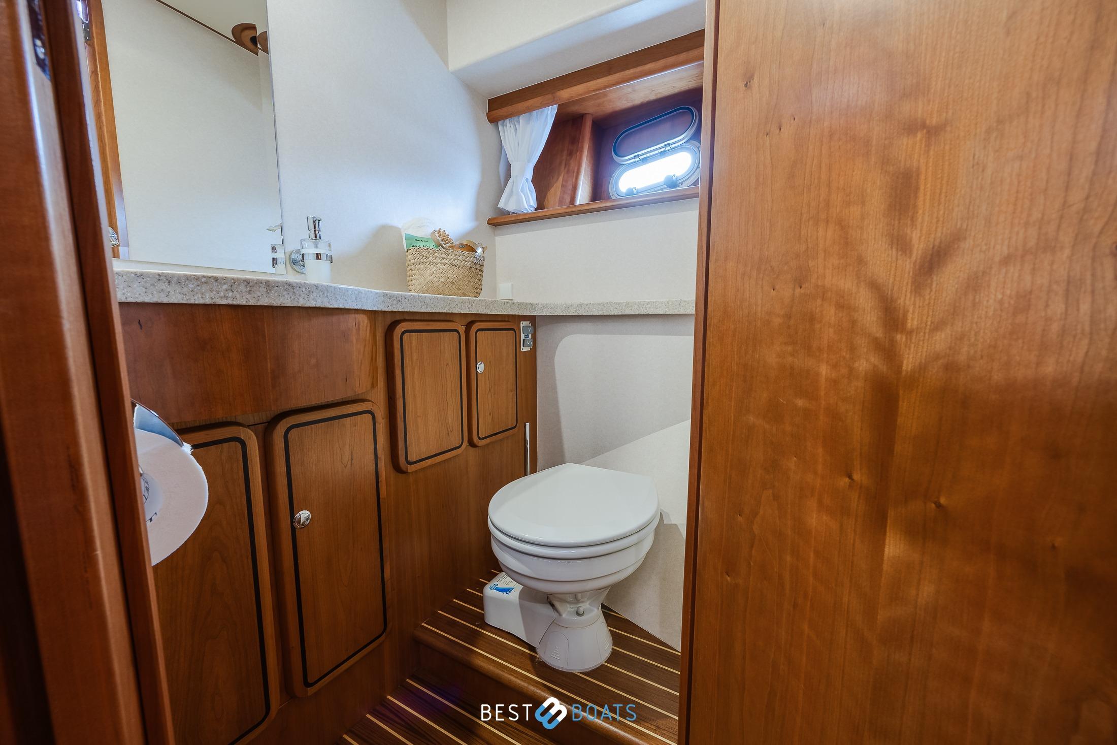 Bathroom interior of 2010 Linssen Grand Sturdy 470 AC Mark II Twin yacht.