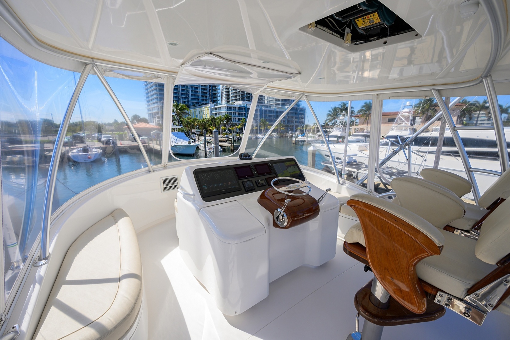2015 Viking 42 Convertible - Image 20