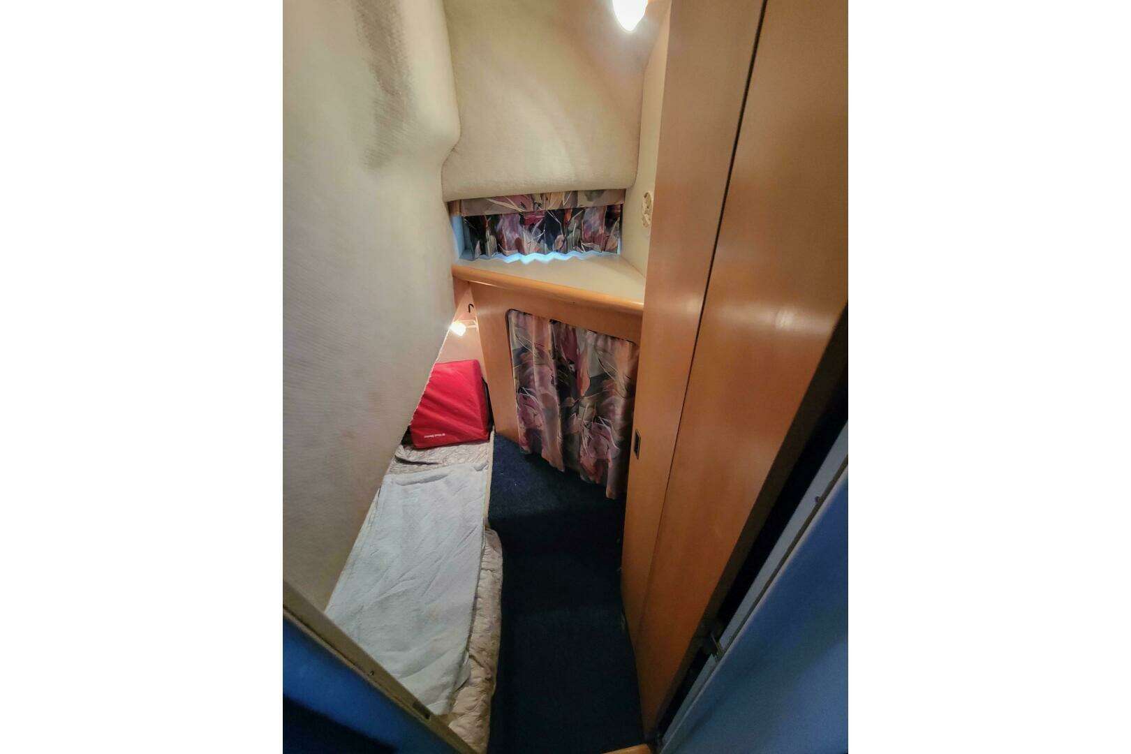 1996 Carver 320 Voyager - Image 49