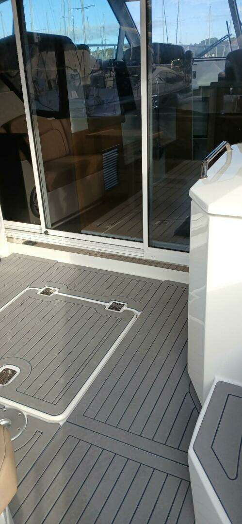2014 Cruisers Yachts — - Image 20