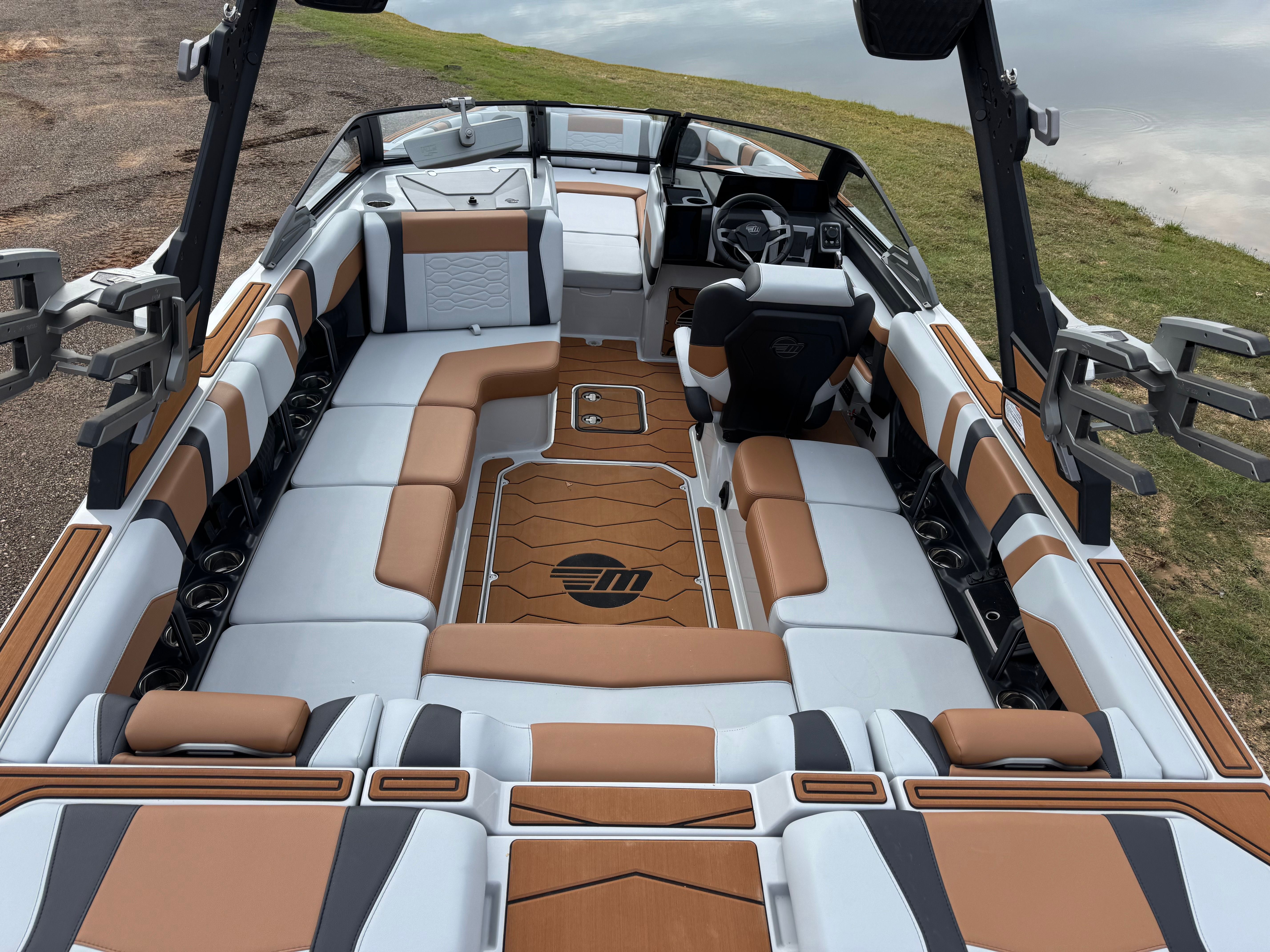 2026 MALIBU 23 MXZ - Image 9