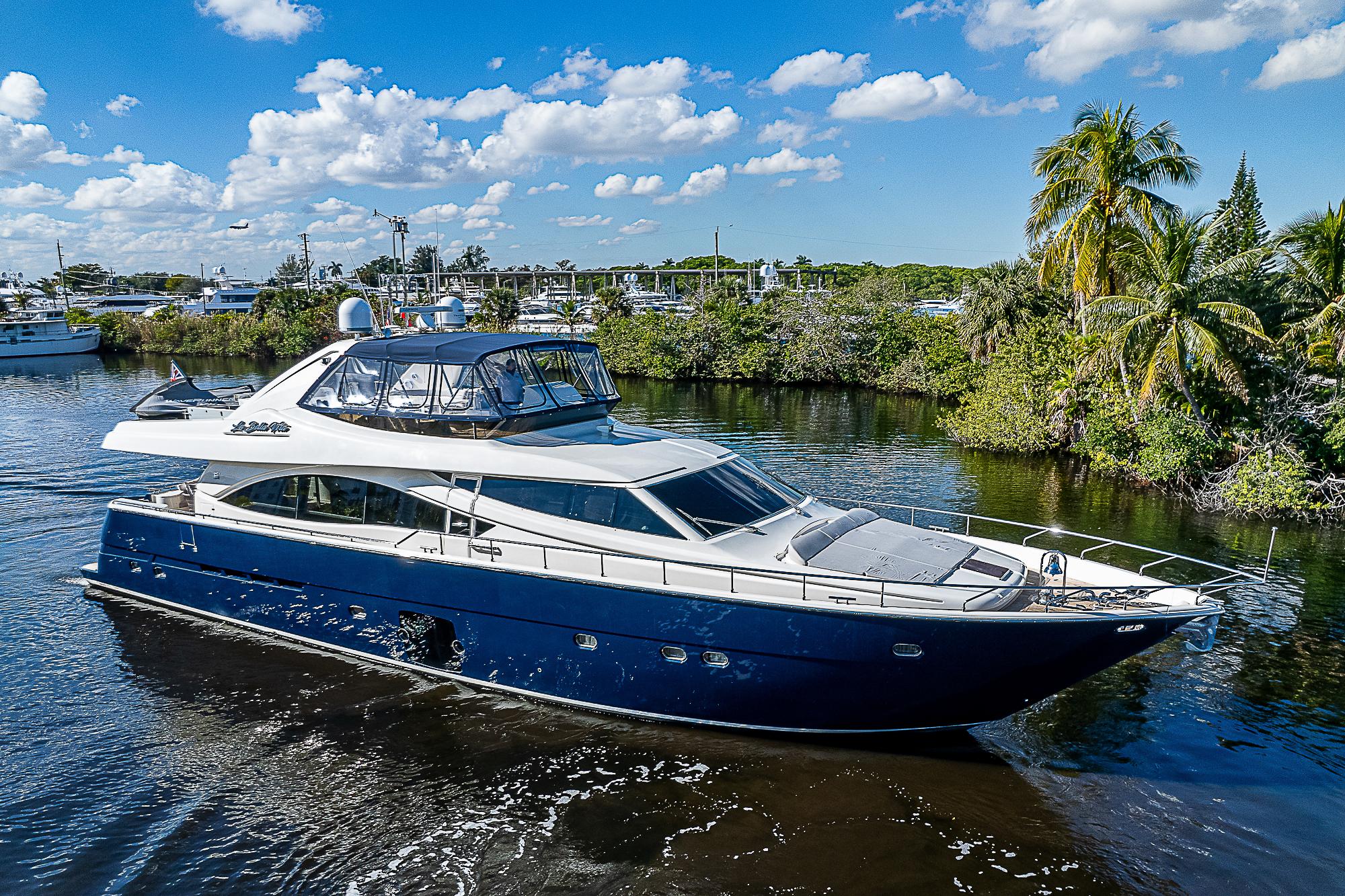 2006 Ferretti Yachts 830