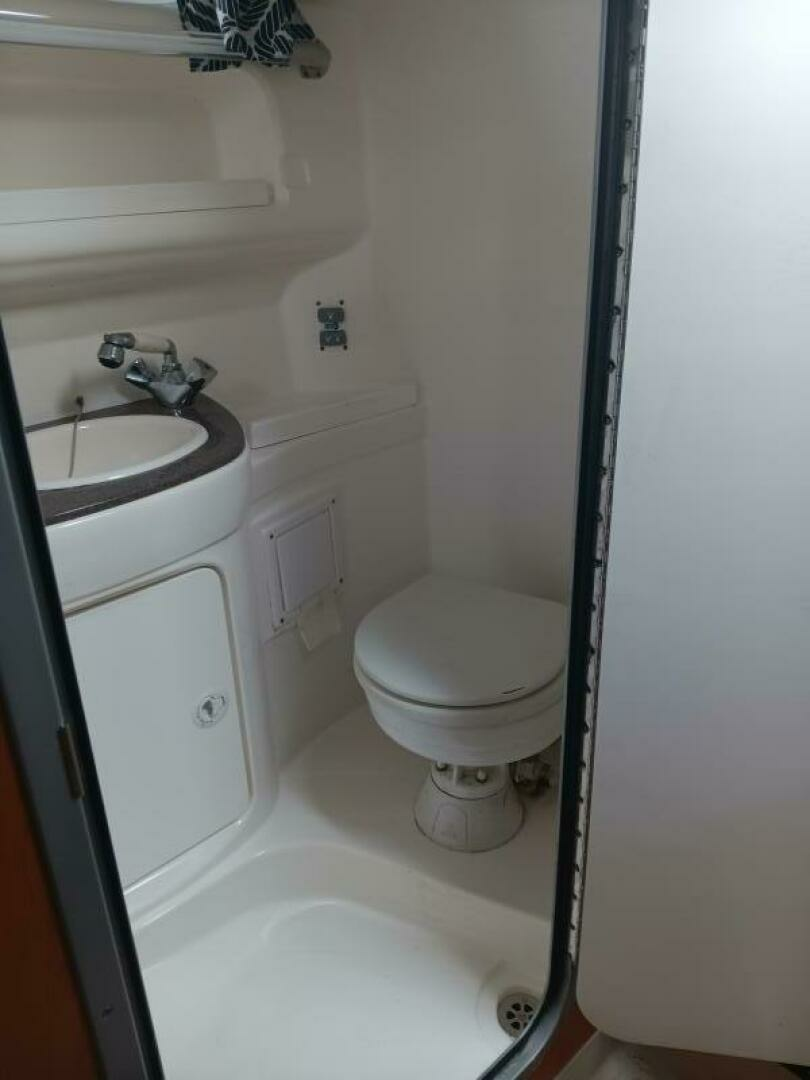 2010 Mariah 270 - Image 12