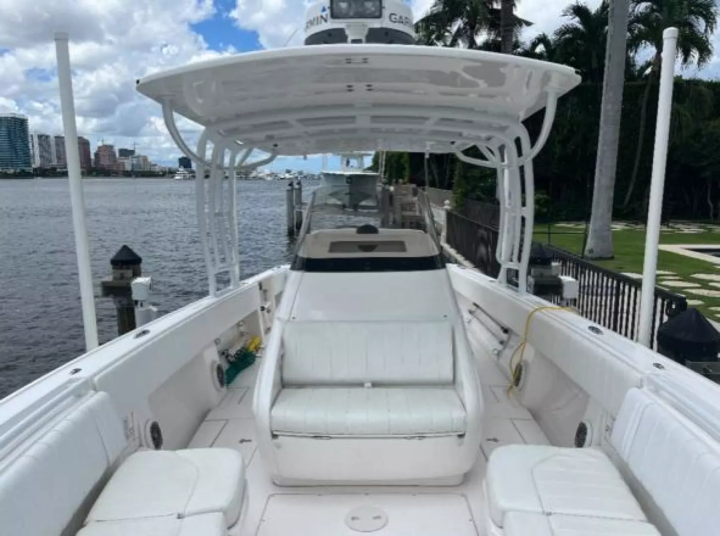 2012 Intrepid 327 - Image 8