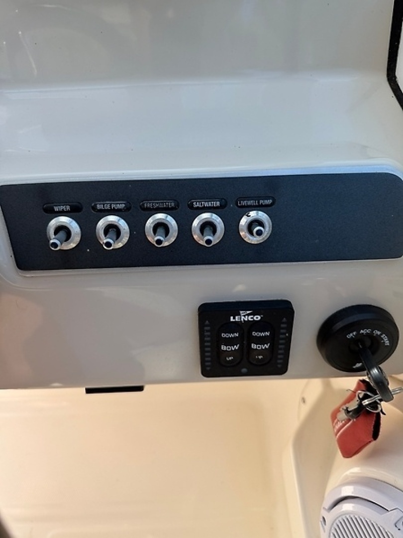 2020 Boston Whaler Vantage 230 - Image 32