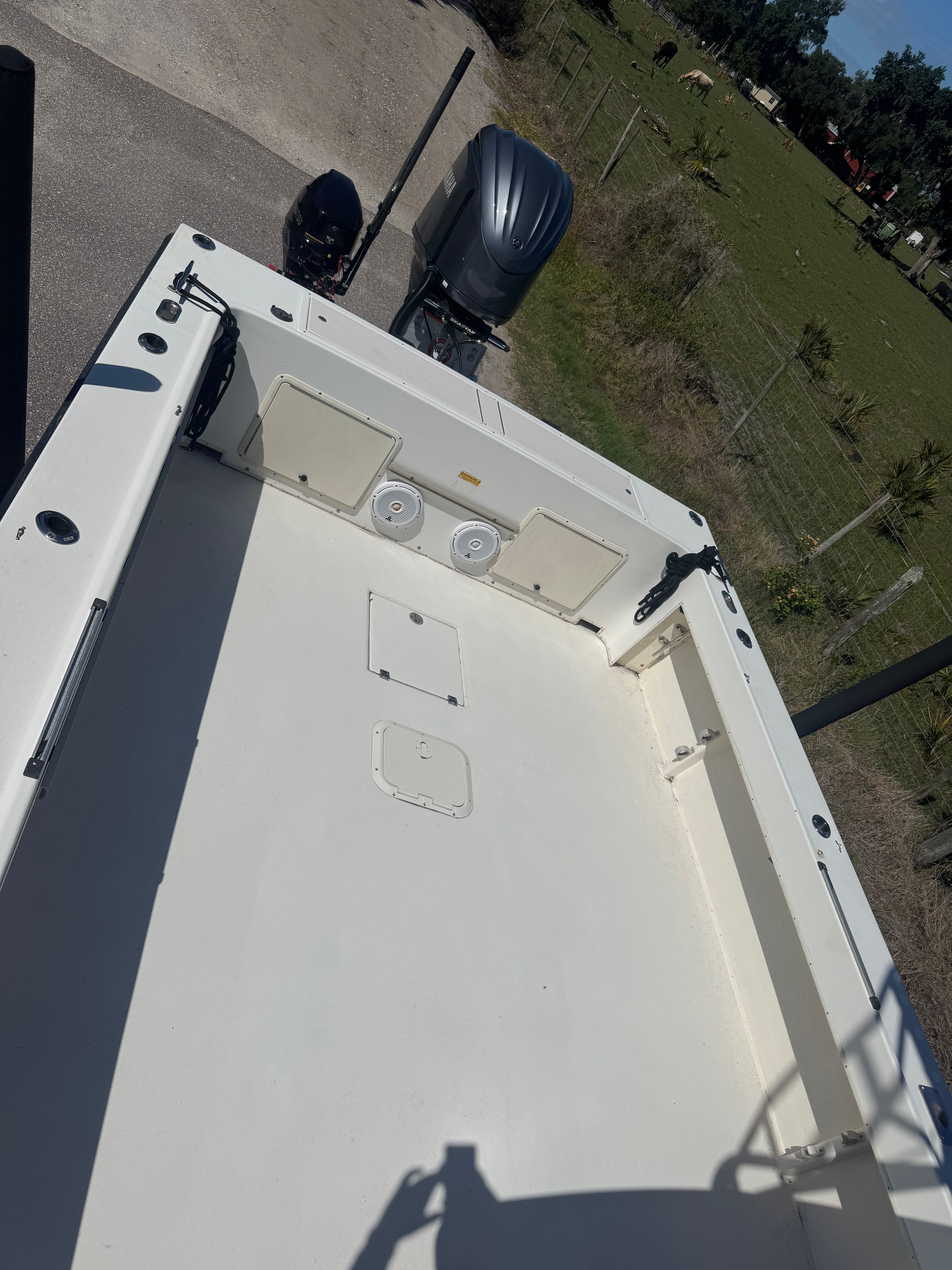 Aerial view of a 1997 Parker 2520 boat deck.