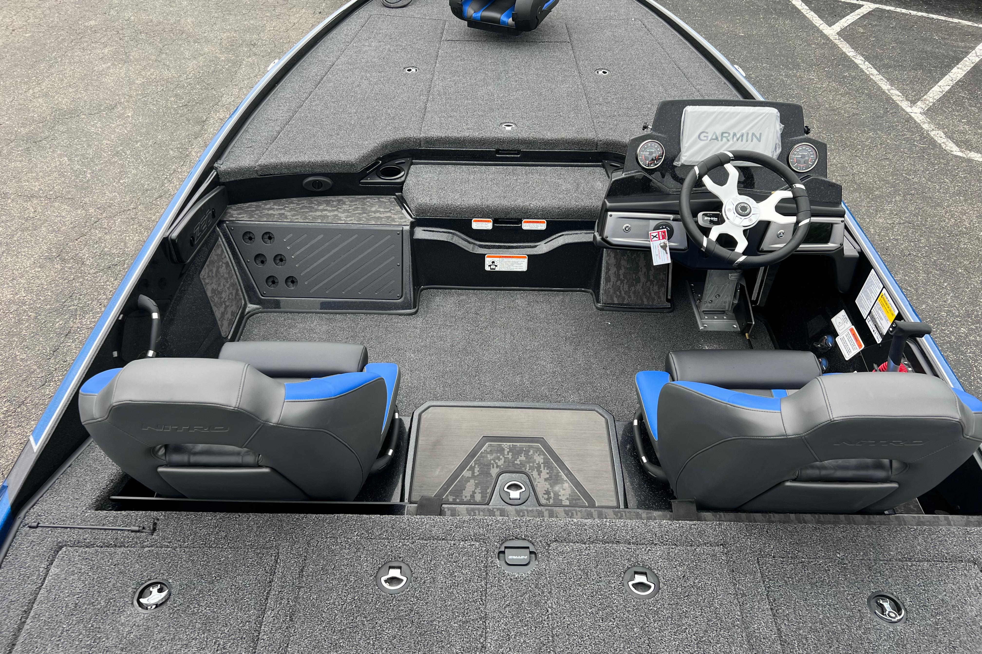 2026 Nitro Z20 XL Pro boat interior with dual seats and Garmin navigation system.