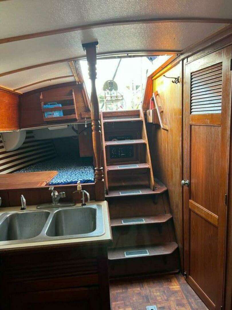1978 Endeavour 37 - Image 7