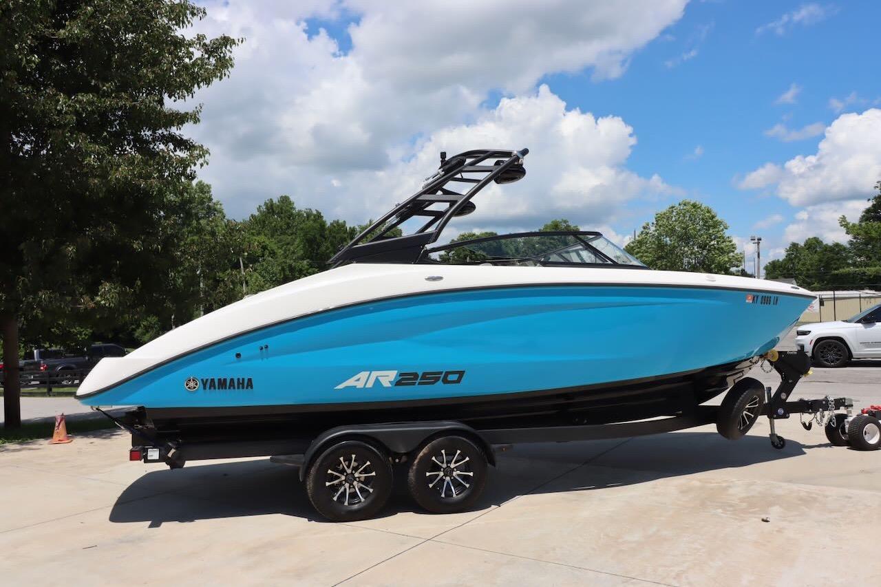 2023 Yamaha Boats AR250