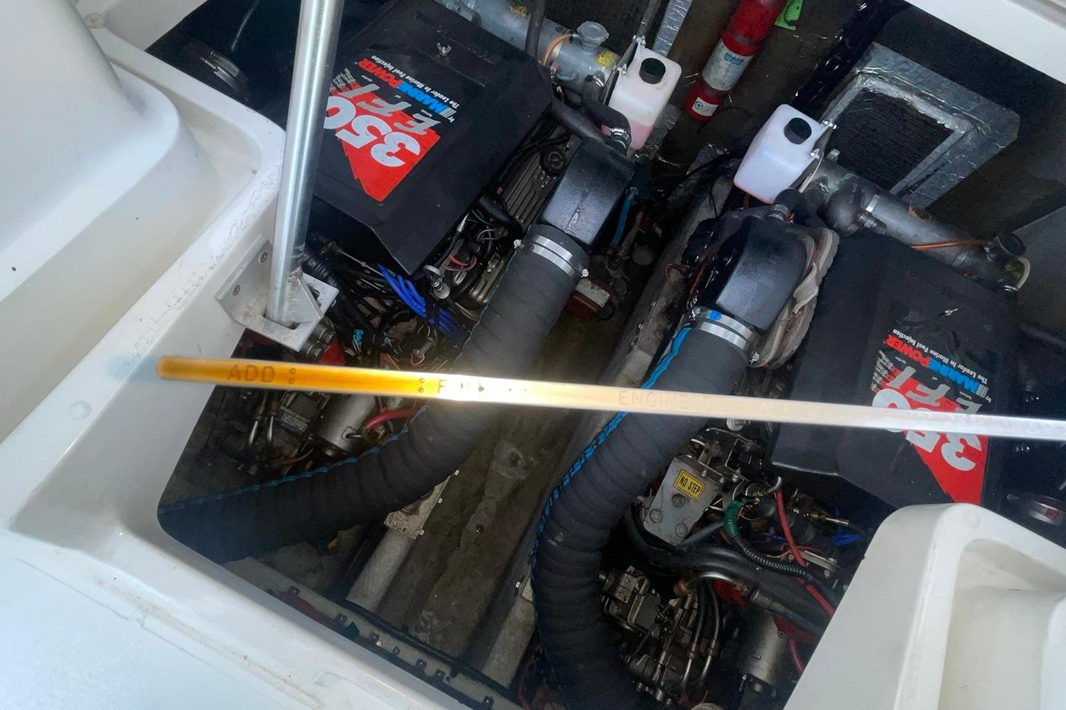 CLEAN OIL!!! MECHANIC OWNED AND ALWAYS BEEN SERVICED PROPERLY & PREVENTATIVELY!!