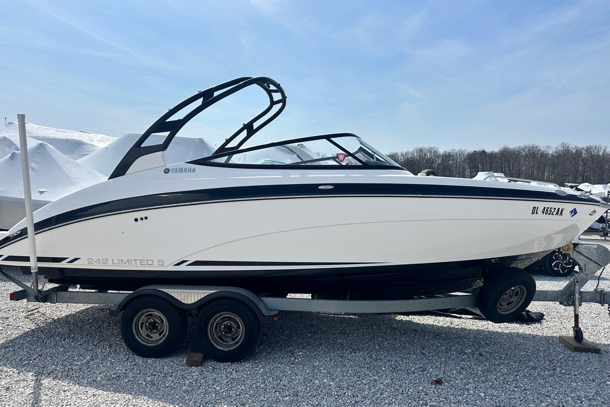 2016 Yamaha Boats 242 Limited S