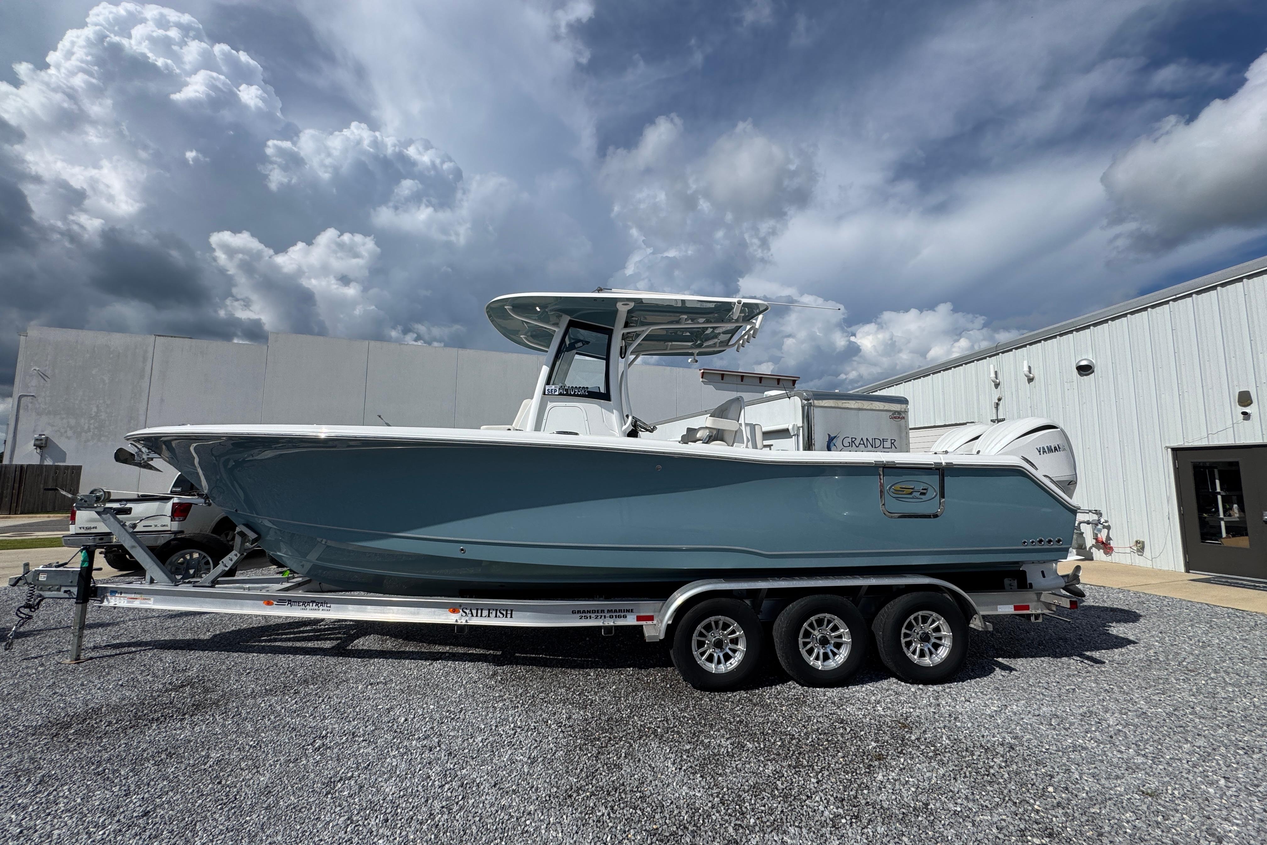 2023 Sea Hunt Gamefish 30 Coffin Box
