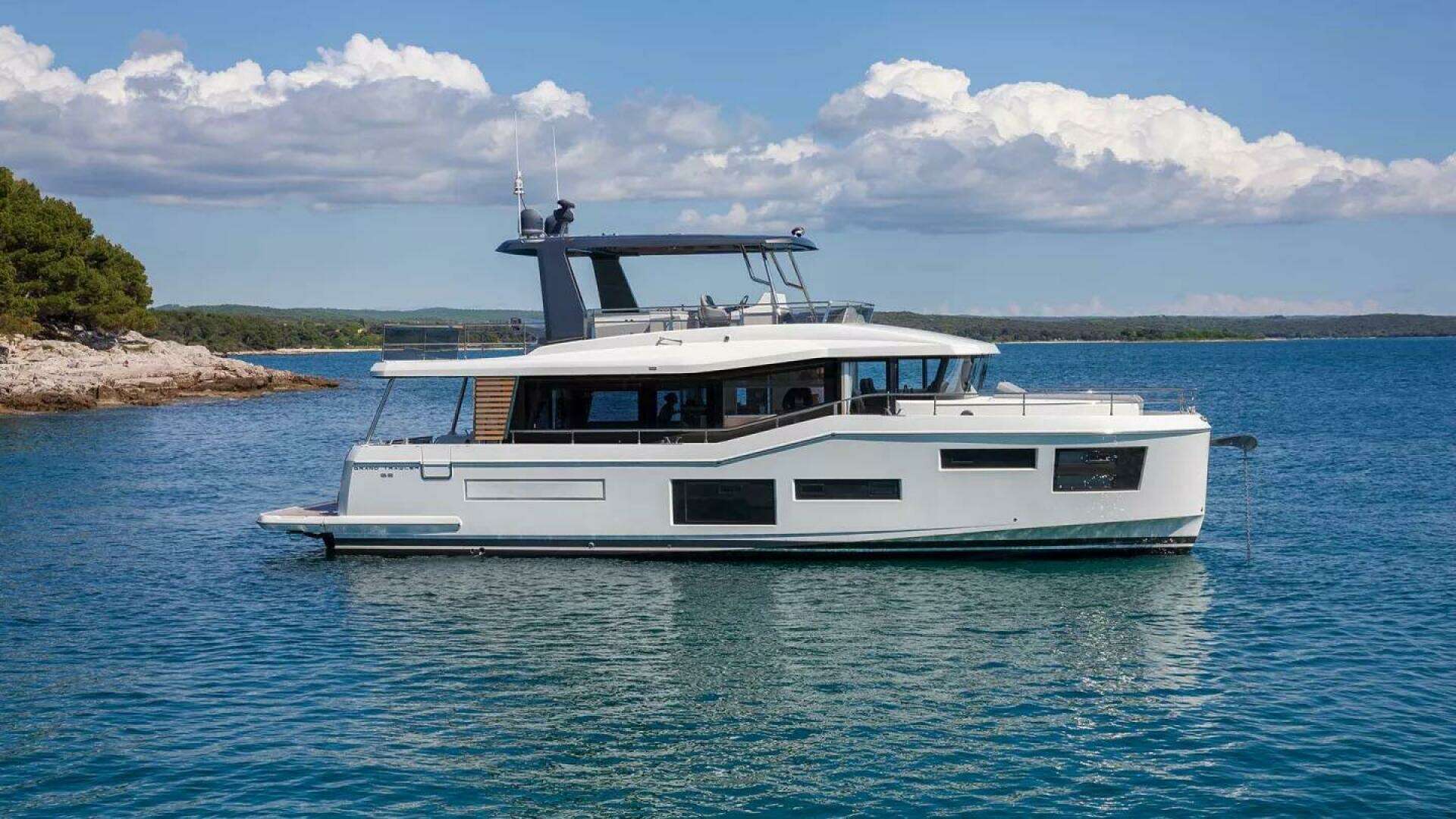 2026 Beneteau Grand Trawler - Image 2