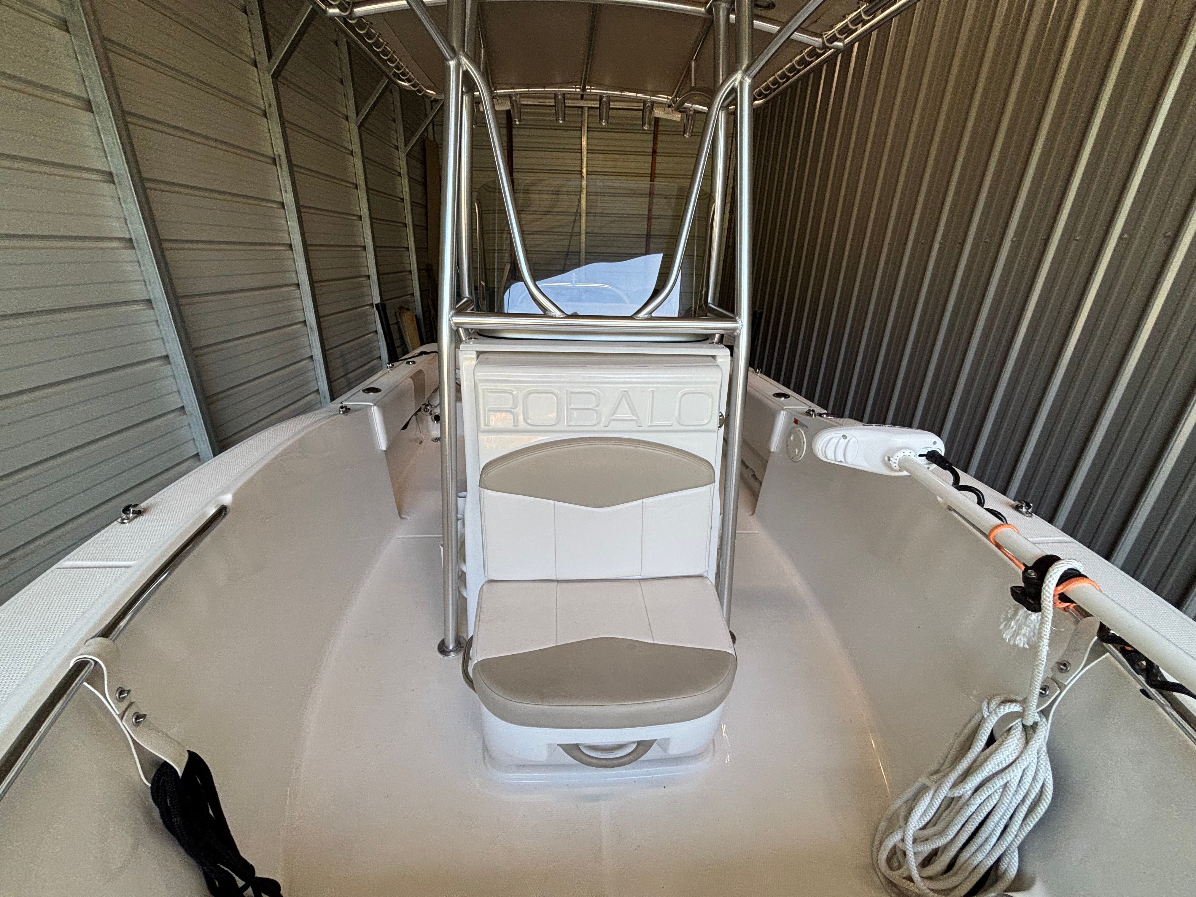 2017 Robalo R180 Center Console - 20