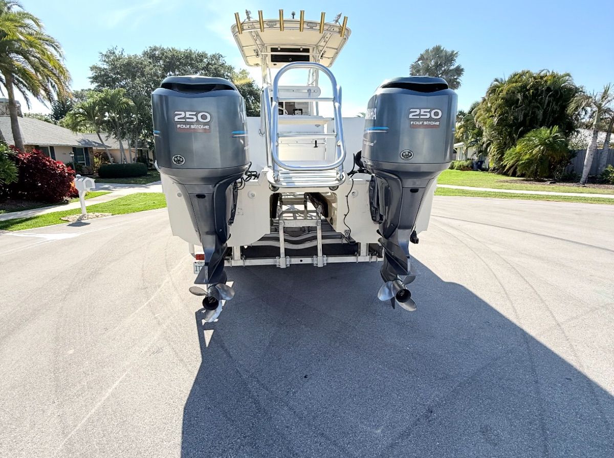 2004 World Cat 270TE with twin Yamaha 250 outboard engines.