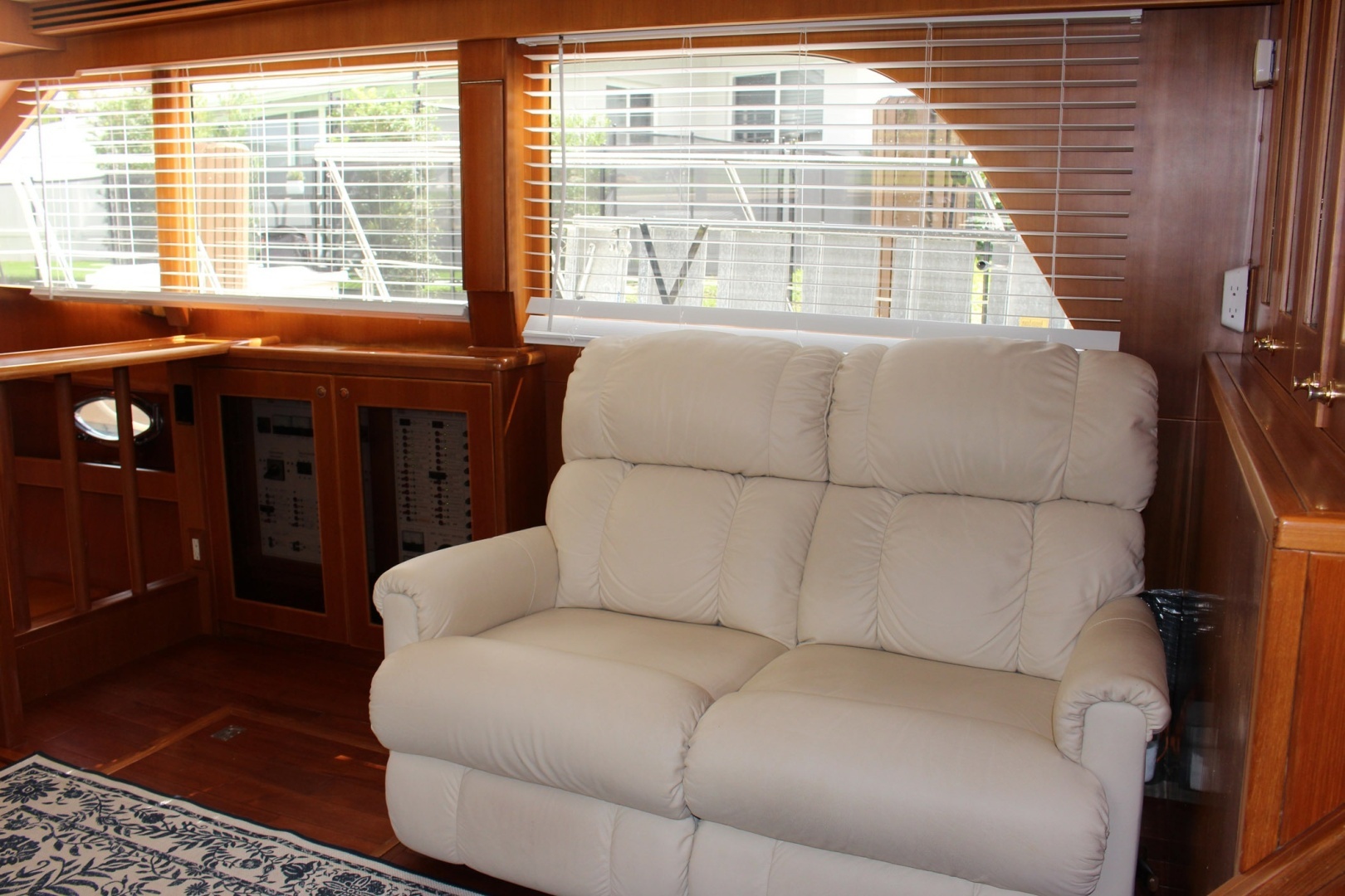 2007 Jefferson Motor Yacht - Image 11