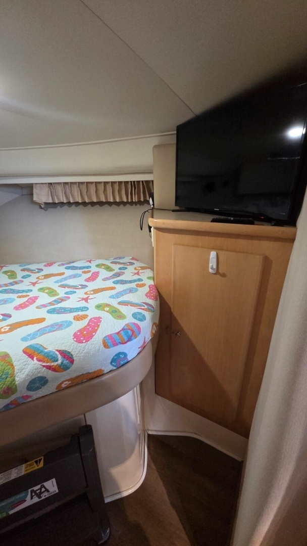 1998 Carver 405 Aft Cabin Motor Yacht - Image 46