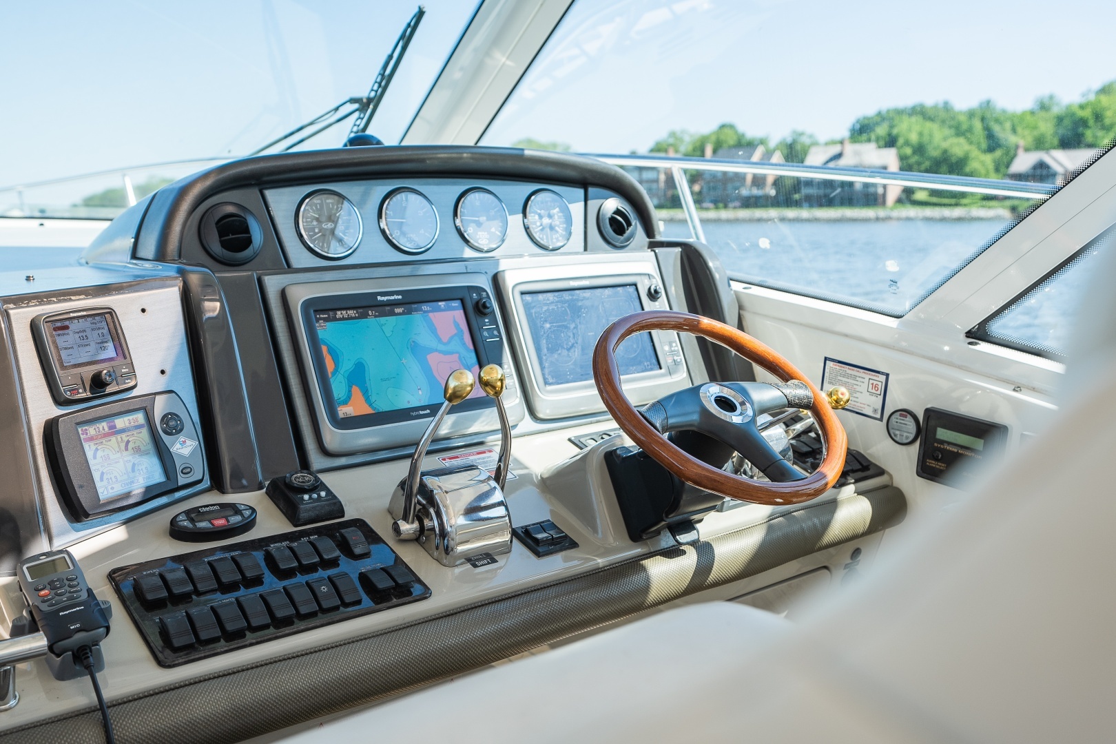 2005 Sea Ray 480 Motor Yacht - Image 28