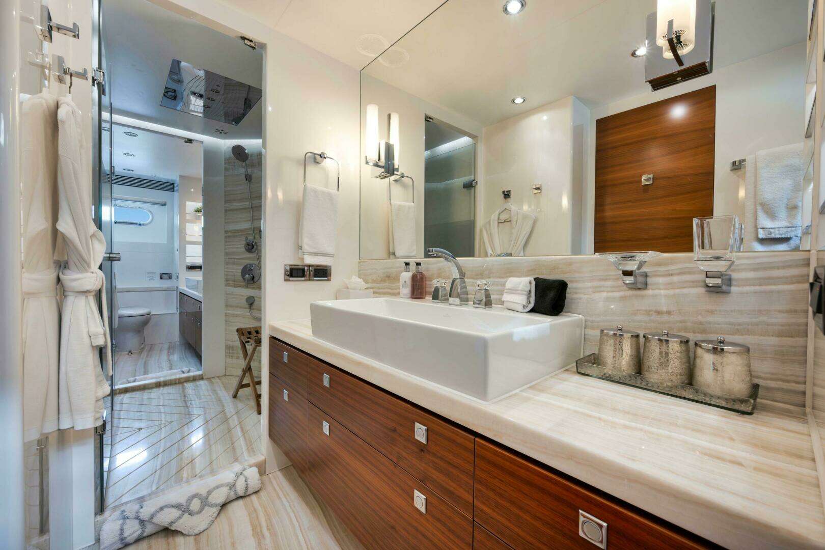 2012 Horizon P110 Tri-Deck - Image 19