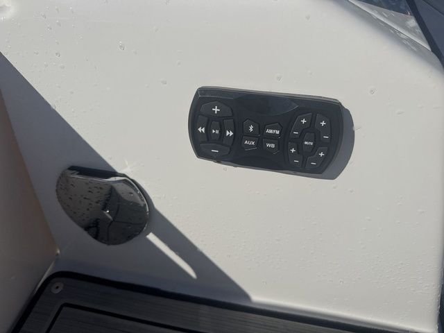2025 Yamaha Boats 275SE - 4