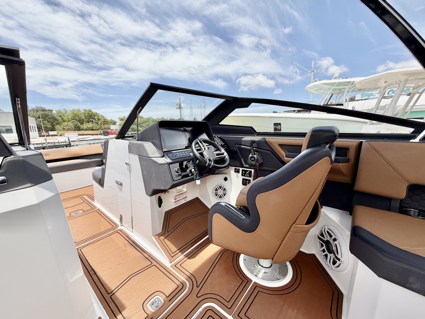 2024 Cobalt R8 Surf - Image 16
