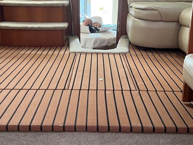 2005 Carver 41 Cockpit Motor Yacht - 25