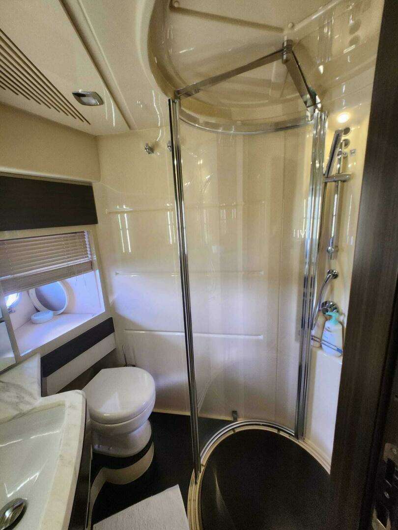 2014 Azimut Flybridge - Image 98