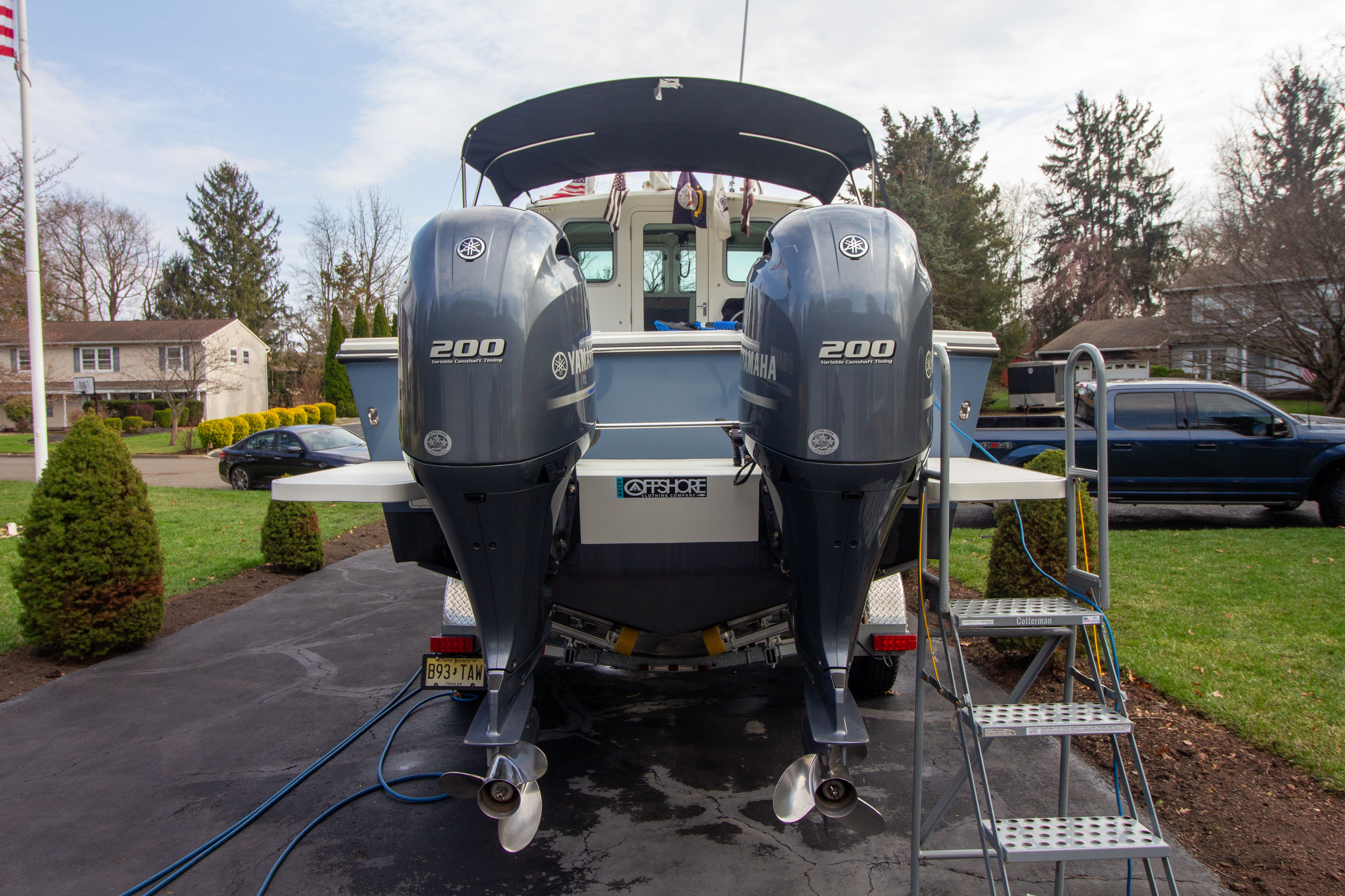 Parker 2520 XLD Sport Cabin 2022 with twin Yamaha 200 engines.