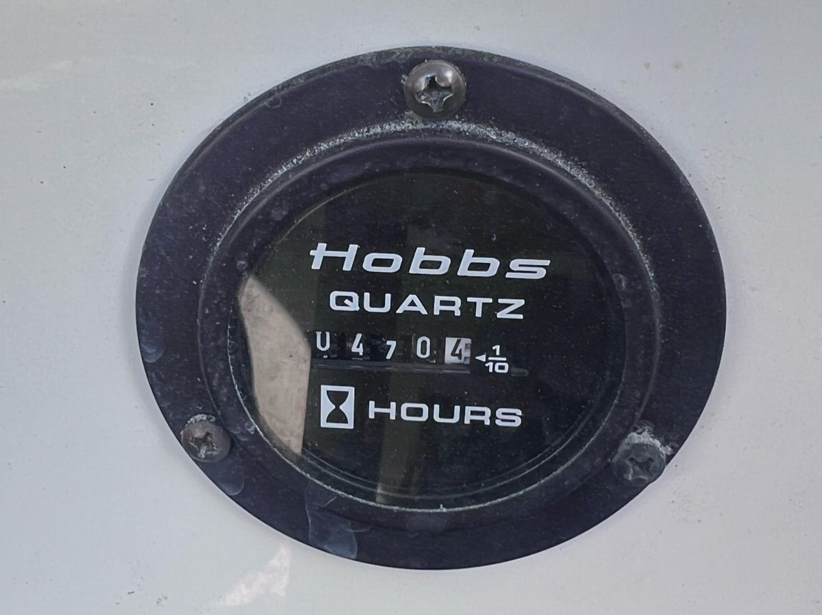 Hobbs Quartz hour meter on 2003 Cobalt 262 boat.