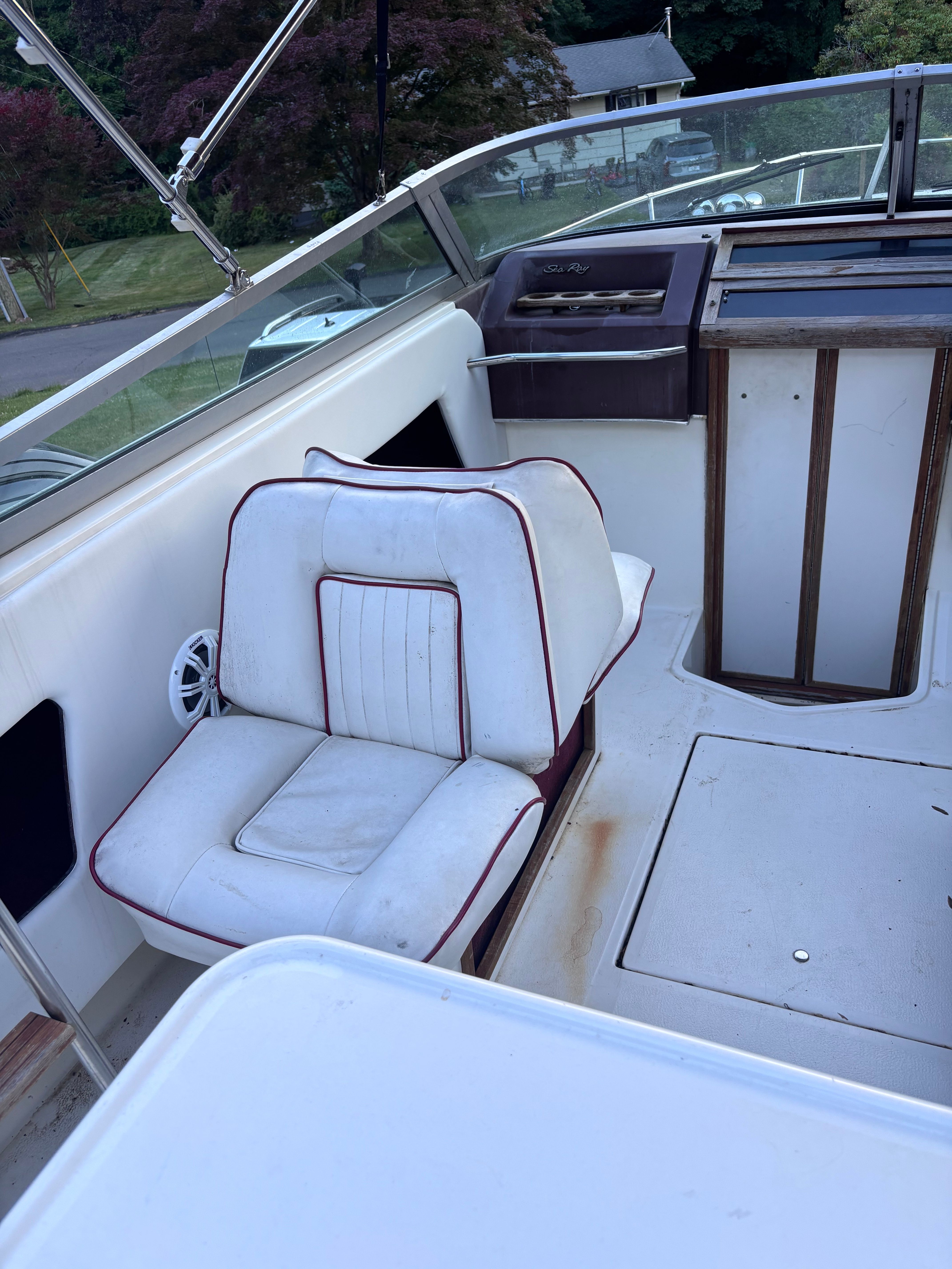 The image shows the helm of a 1989 Sea Ray Sundancer with a white seat.
