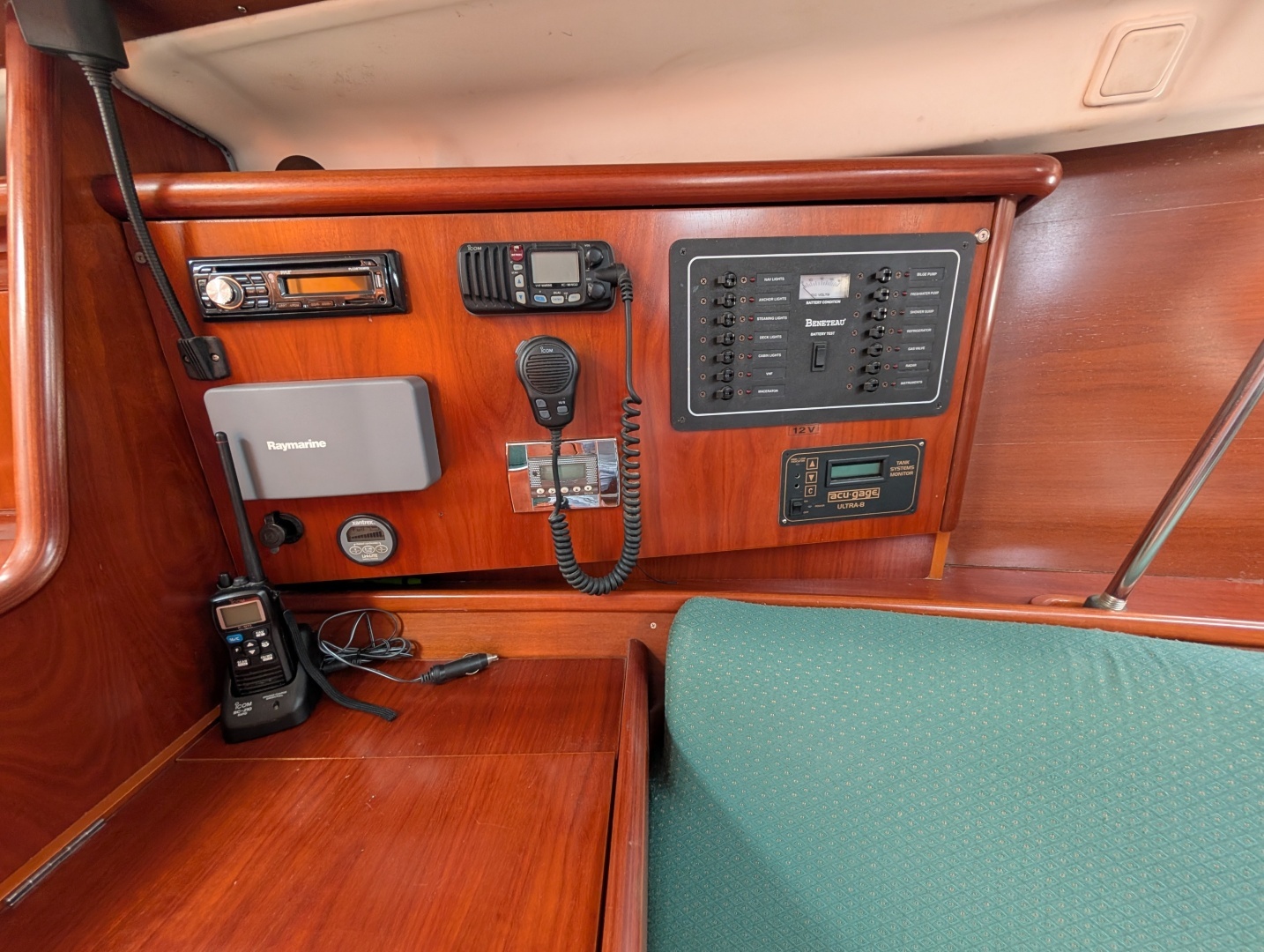 2003 Beneteau 331 - Image 6