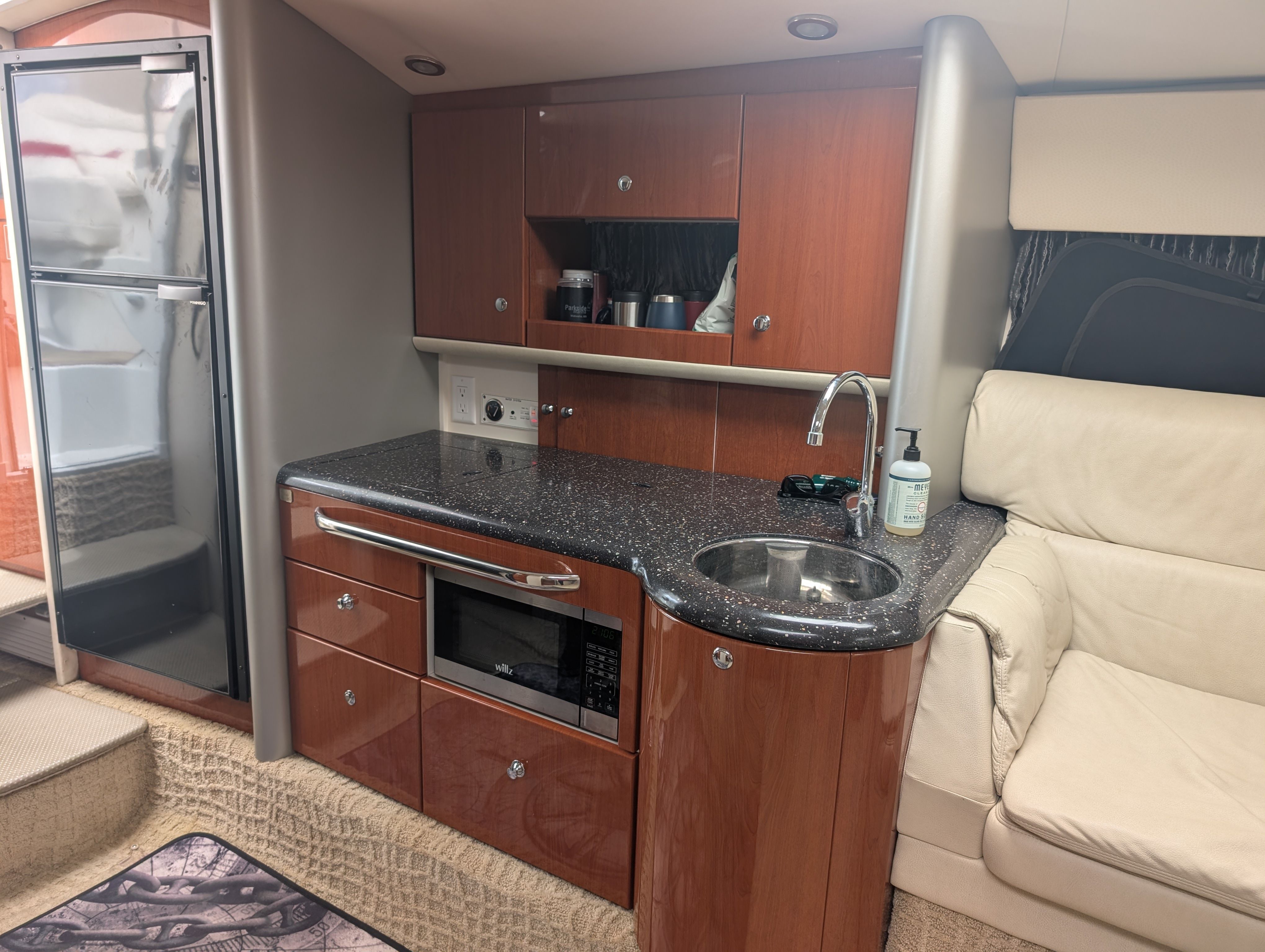 The interior cabin of a 2007 Formula 400 Super Sport features a kitchenette with a sink and microwave.