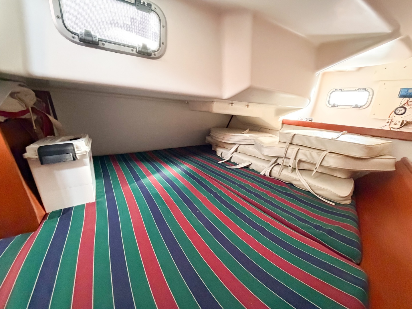 2007 Beneteau 323 - Image 19