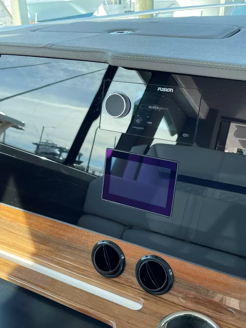 2021 Tiara Yachts 43 LE - Image 12