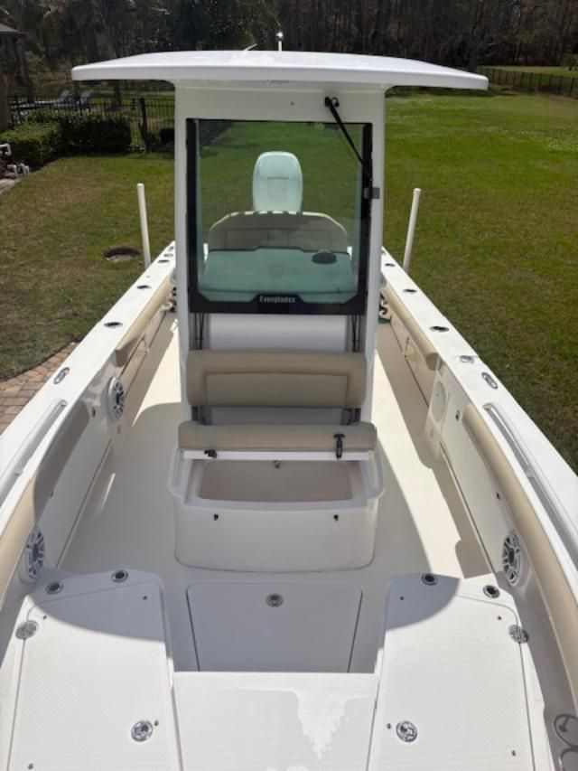 2022 Everglades 253 Center Console - 11