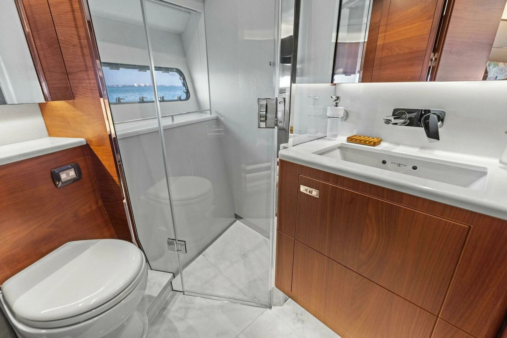 2018 Princess Y75 Motor Yacht - Image 36