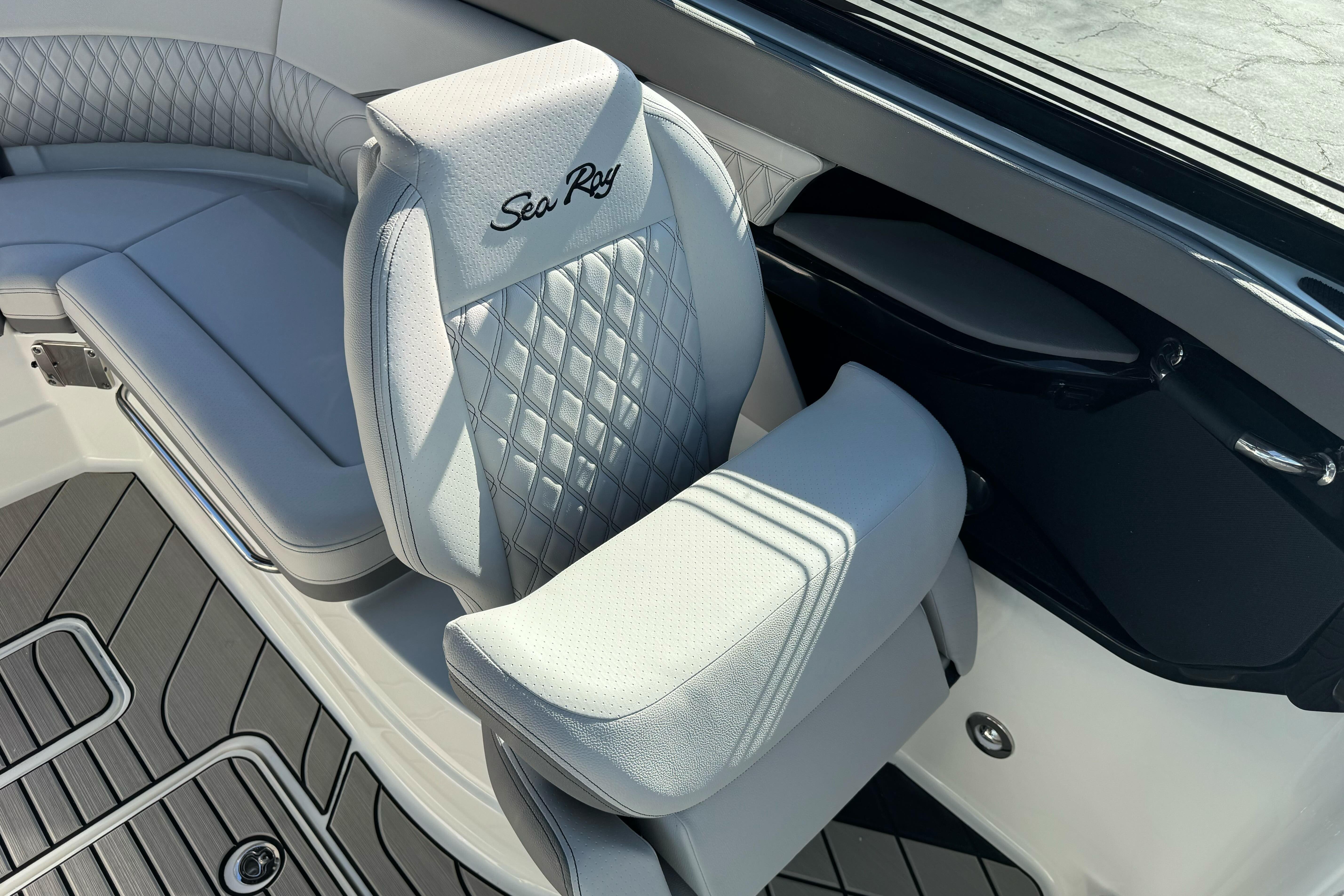 2026 Sea Ray SLX 260 boat interior with luxurious seating and elegant design.