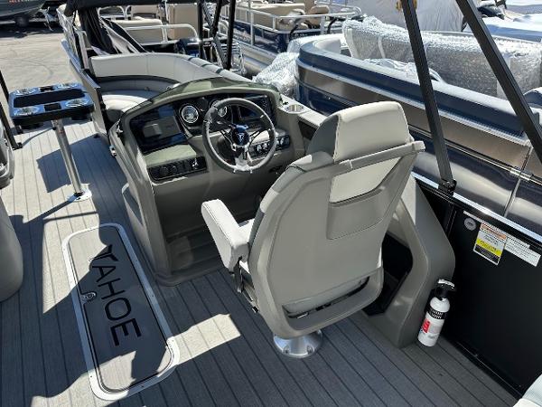 2025 Tahoe Pontoon 2585 LTZ Entertainer boat interior with captain's chair and steering console.