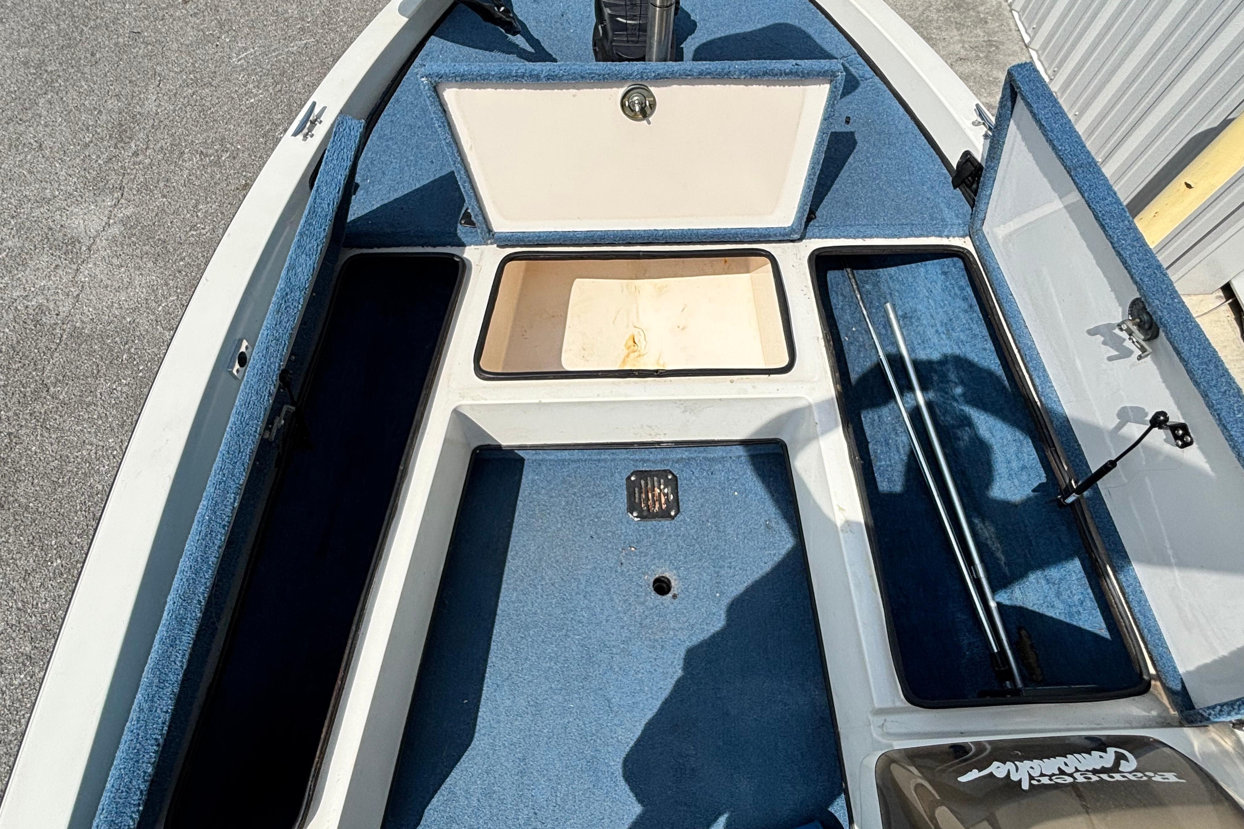 The image shows the deck of a 1991 Ranger 461VS boat with blue carpeting.