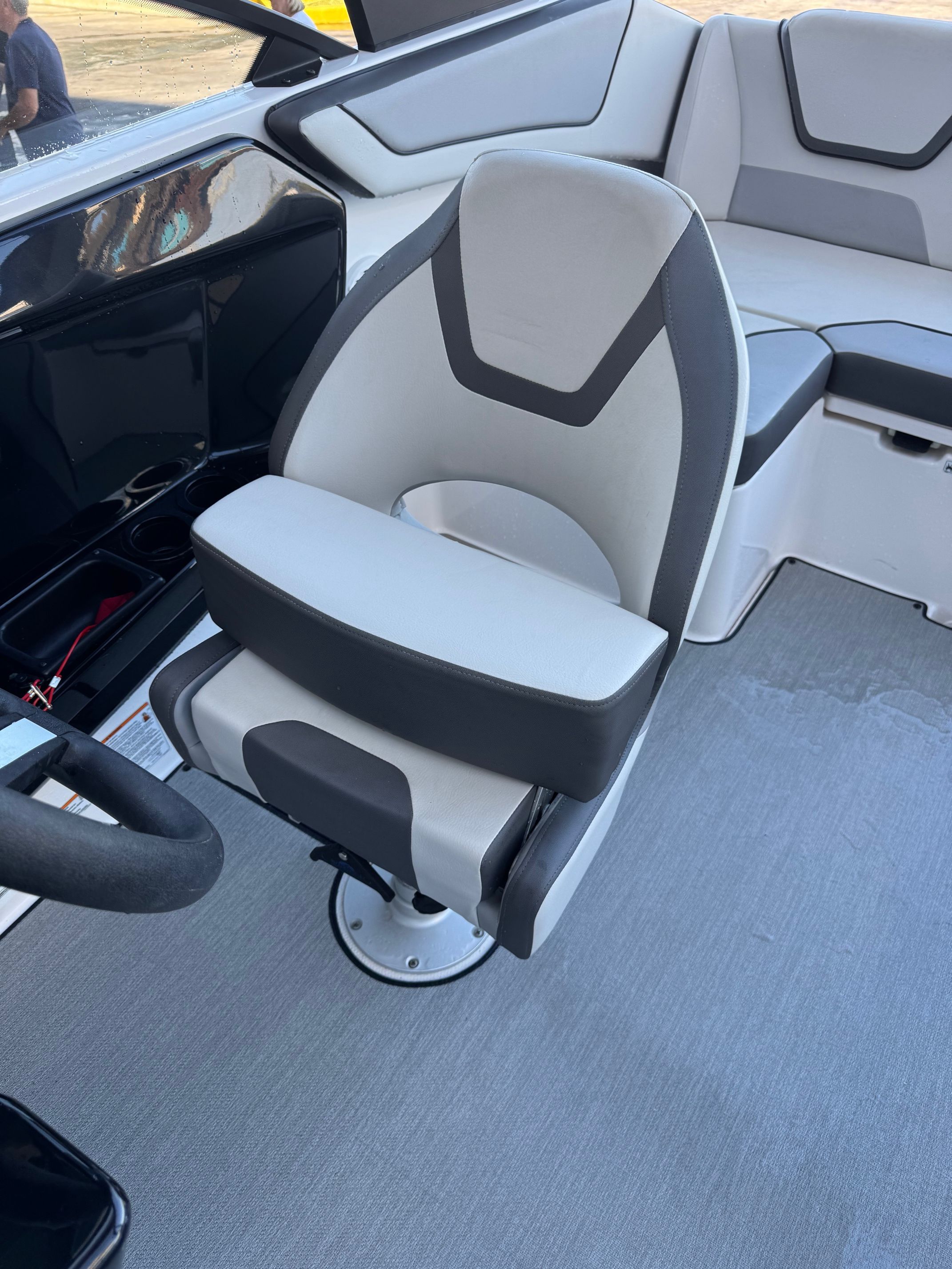 2023 Yamaha Boats AR220 - 9
