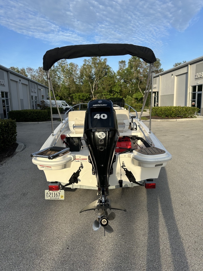 2025 Boston Whaler 130 Super Sport - Image 4
