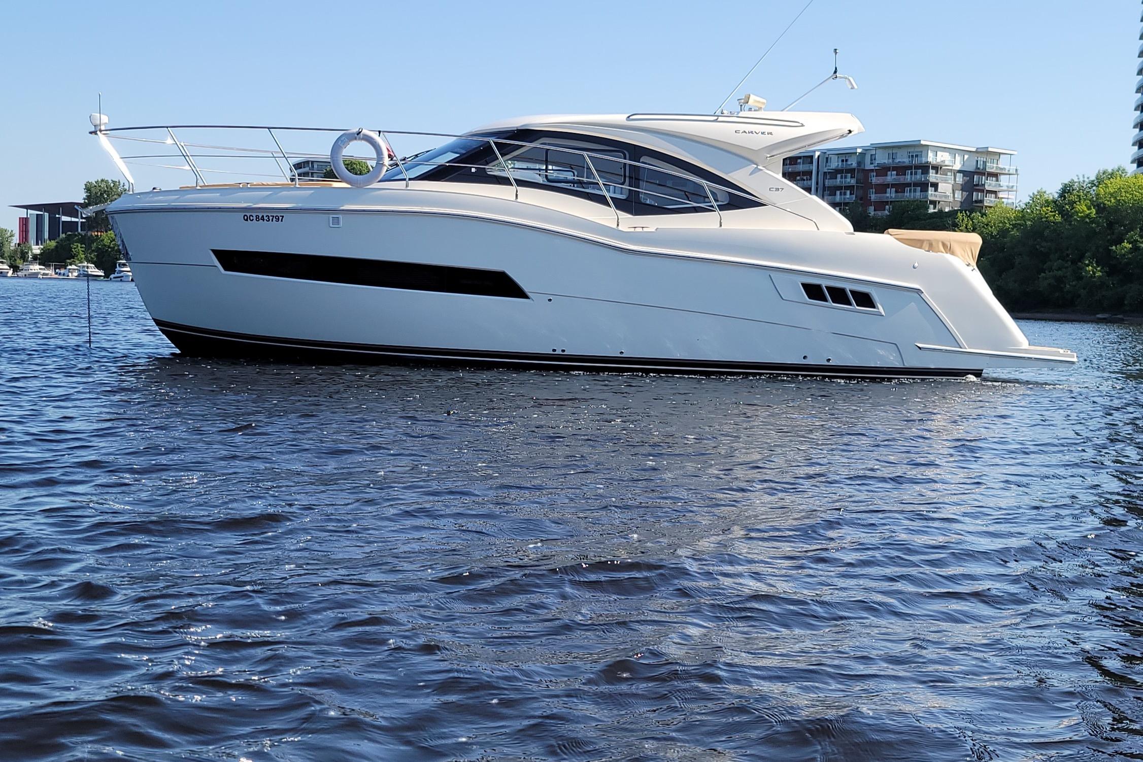2016 Carver C37