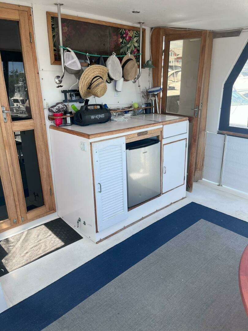 1990 Jefferson 43 Sundeck - Image 11