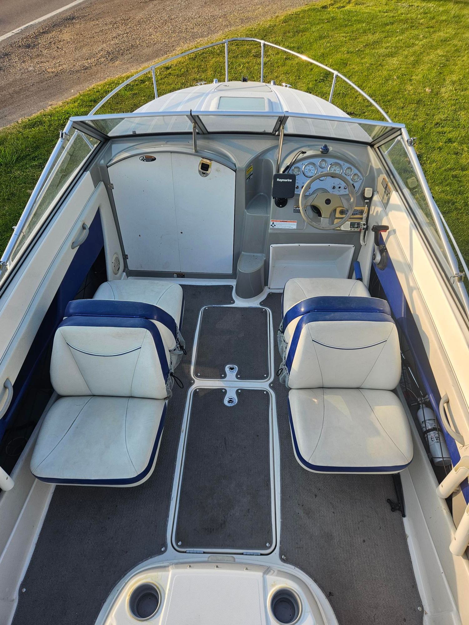 2006 Bayliner Cuddy Cab