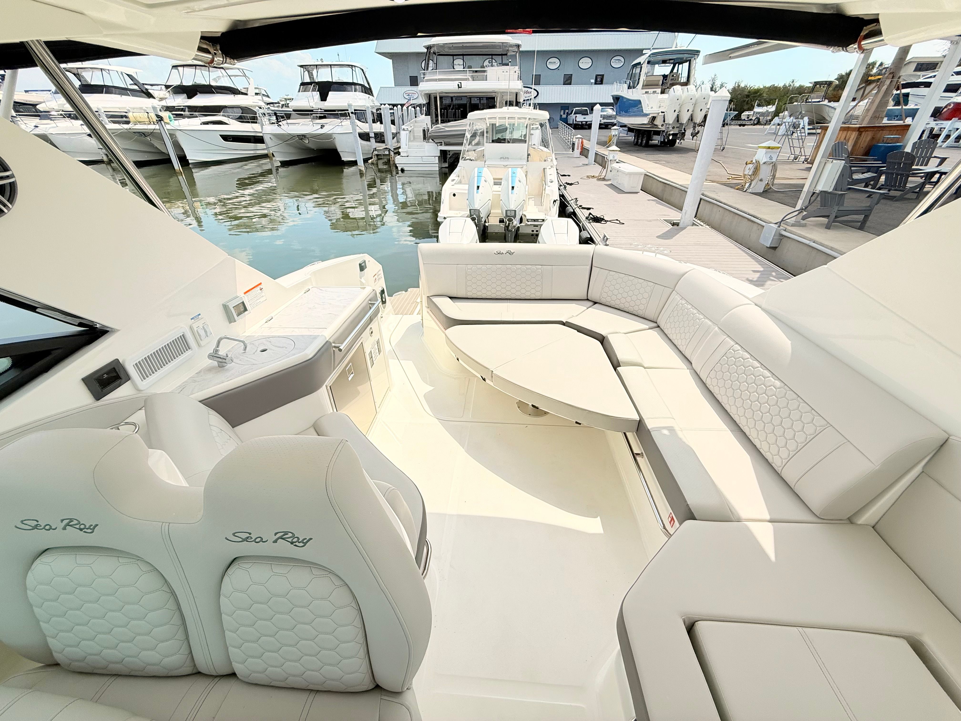 2026 Sea Ray Sundancer 320 Outboard - 61